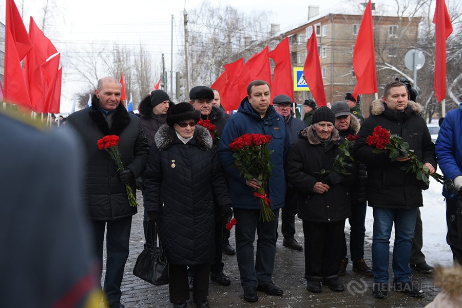 В Пензе состоялось возложение цветов в годовщину снятия блокады Ленинграда