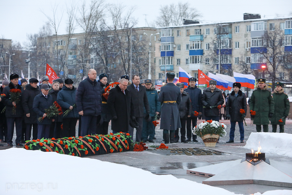 Пензенский губернатор почтил память героев Сталинградской битвы