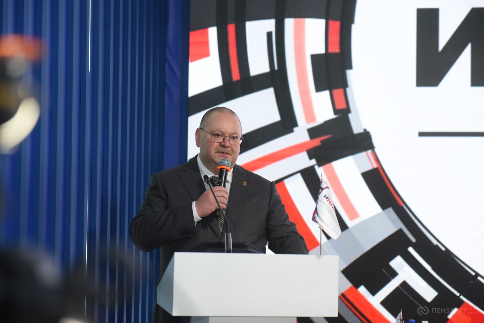 Губернатор Олег Мельниченко выразил благодарность пензенским активистам за помощь бойцам СВО