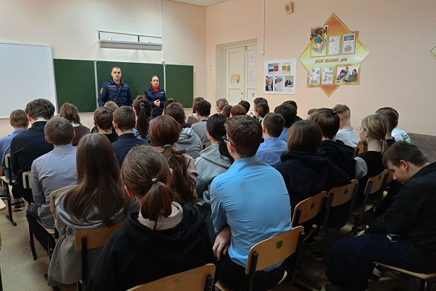 Командиры подразделений отряда «Тигр» встретились с учащимися школы-интерната