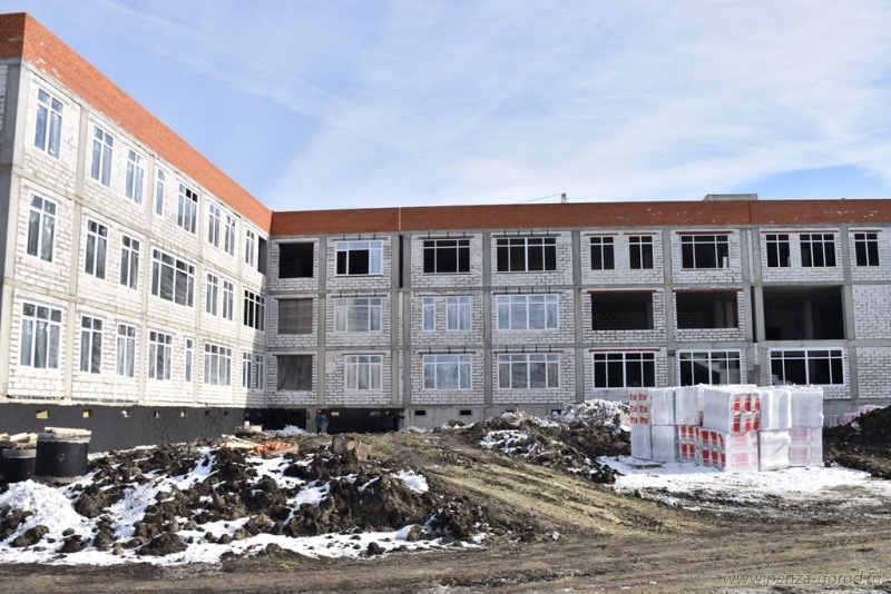 Александр Басенко осмотрел строящуюся школу в пензенской Заре
