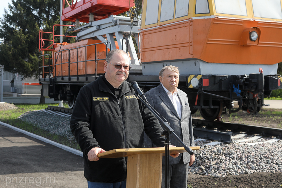 Губернатор Олег Мельниченко принял участие в открытии памятного знака на железнодорожной станции в Колышлее