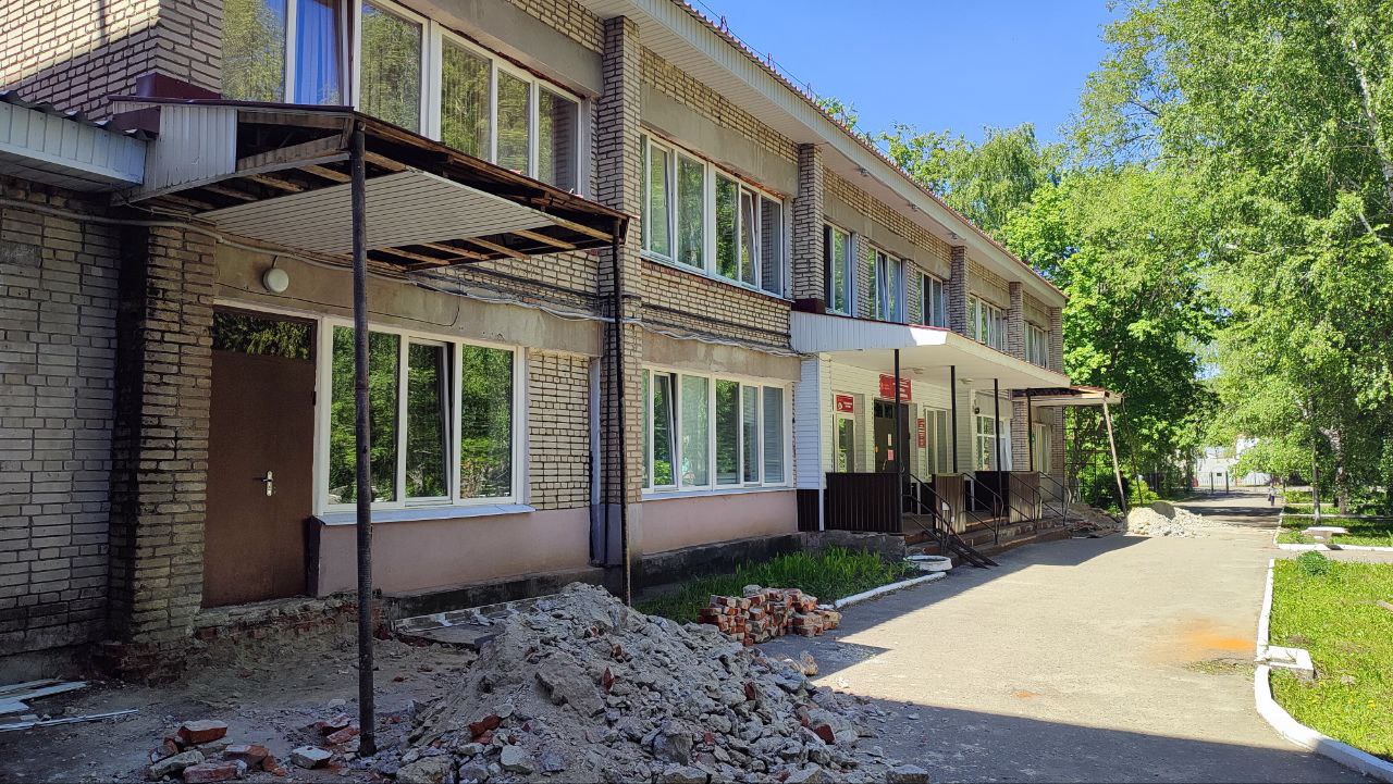 В Кузнецке начался капремонт входной группы поликлиники детской больницы