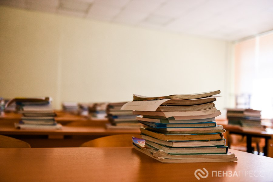 Желающему стать учителем физики в Лунино готовы заплатить один млн рублей