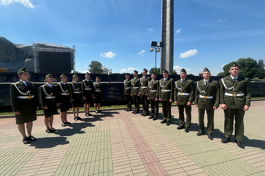 Пензенские студенты приступили к несению почётного караула в Брестской крепости