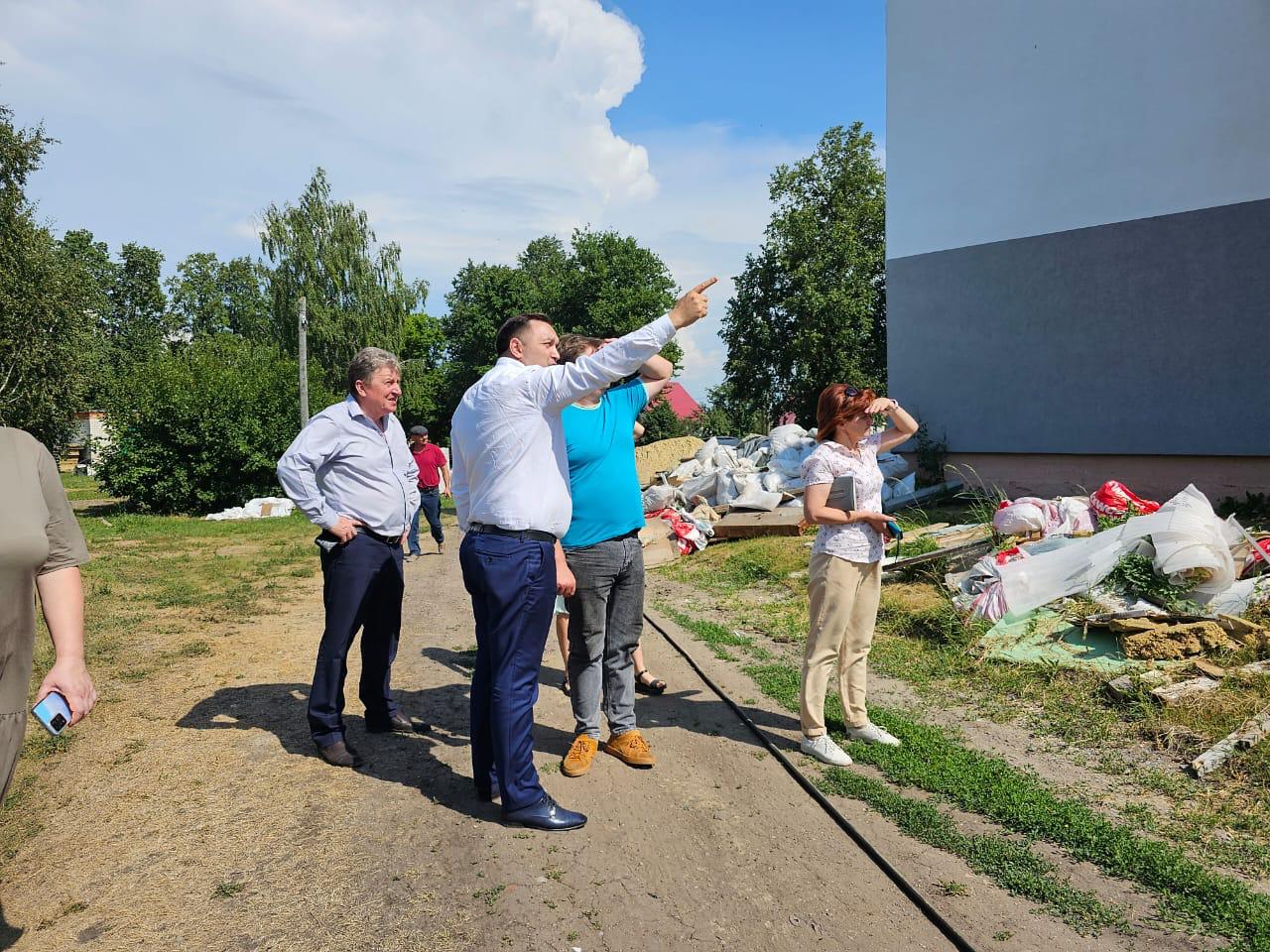 Министр образования Пензенской области проверил капремонт лицея в Земетчино