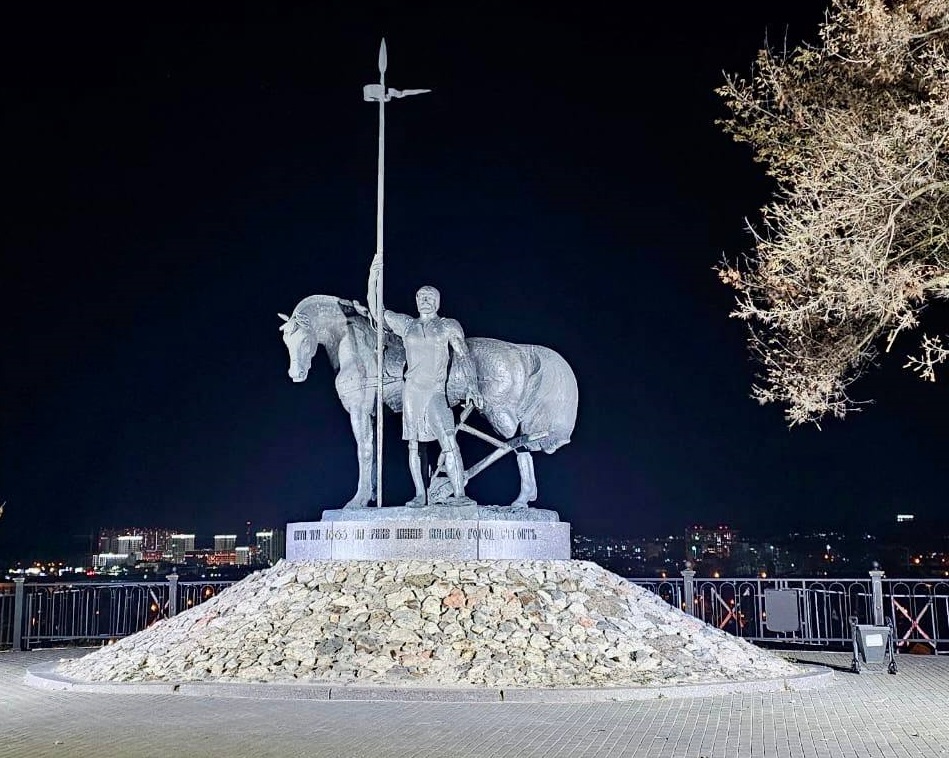 Памятник Первопоселенцу в Пензе обзавелся новой подсветкой