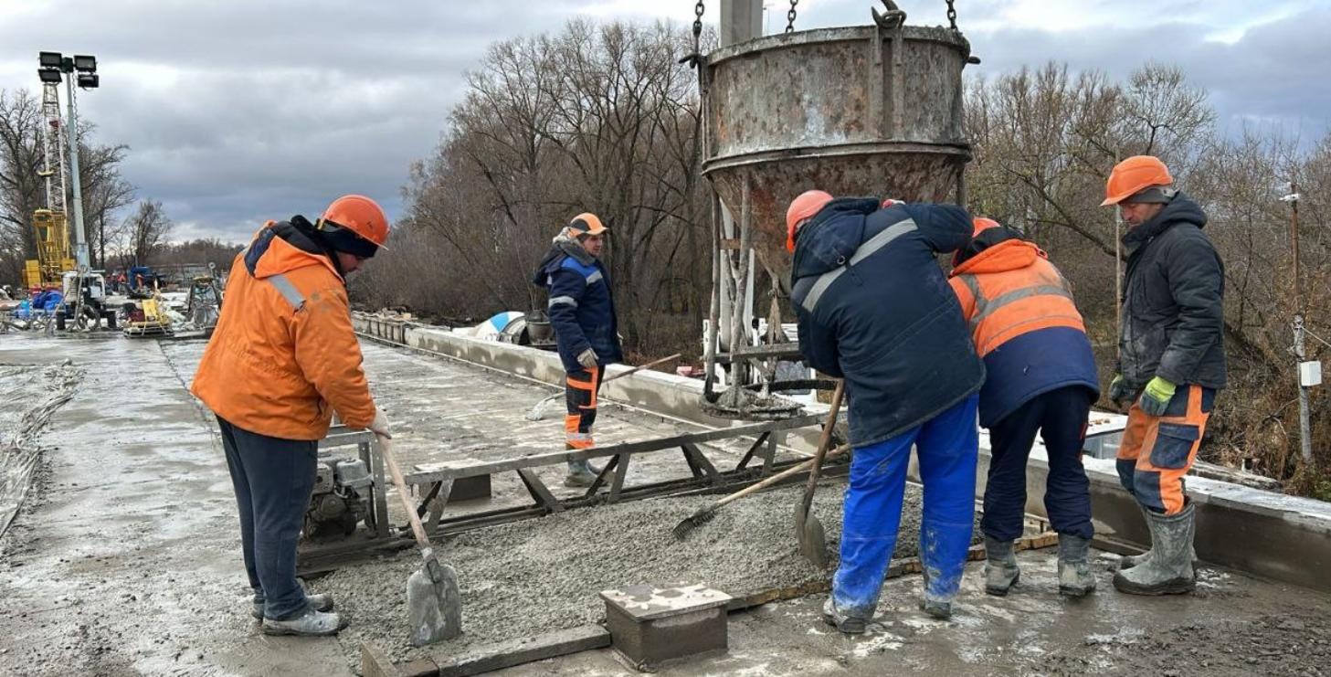 На каком этапе находится реконструкция моста в Лунинском районе?