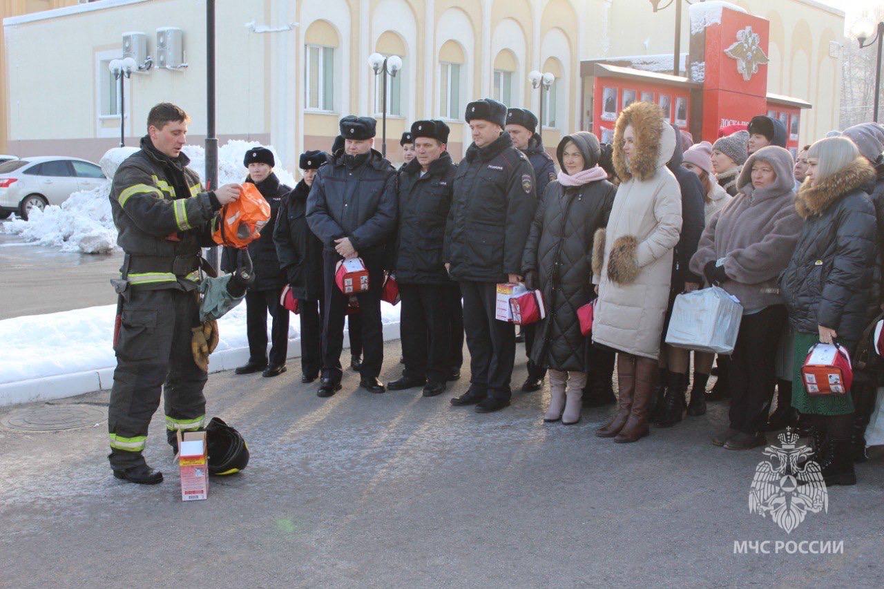 В здании УМВД в Пензе прошли пожарно-тактические учения