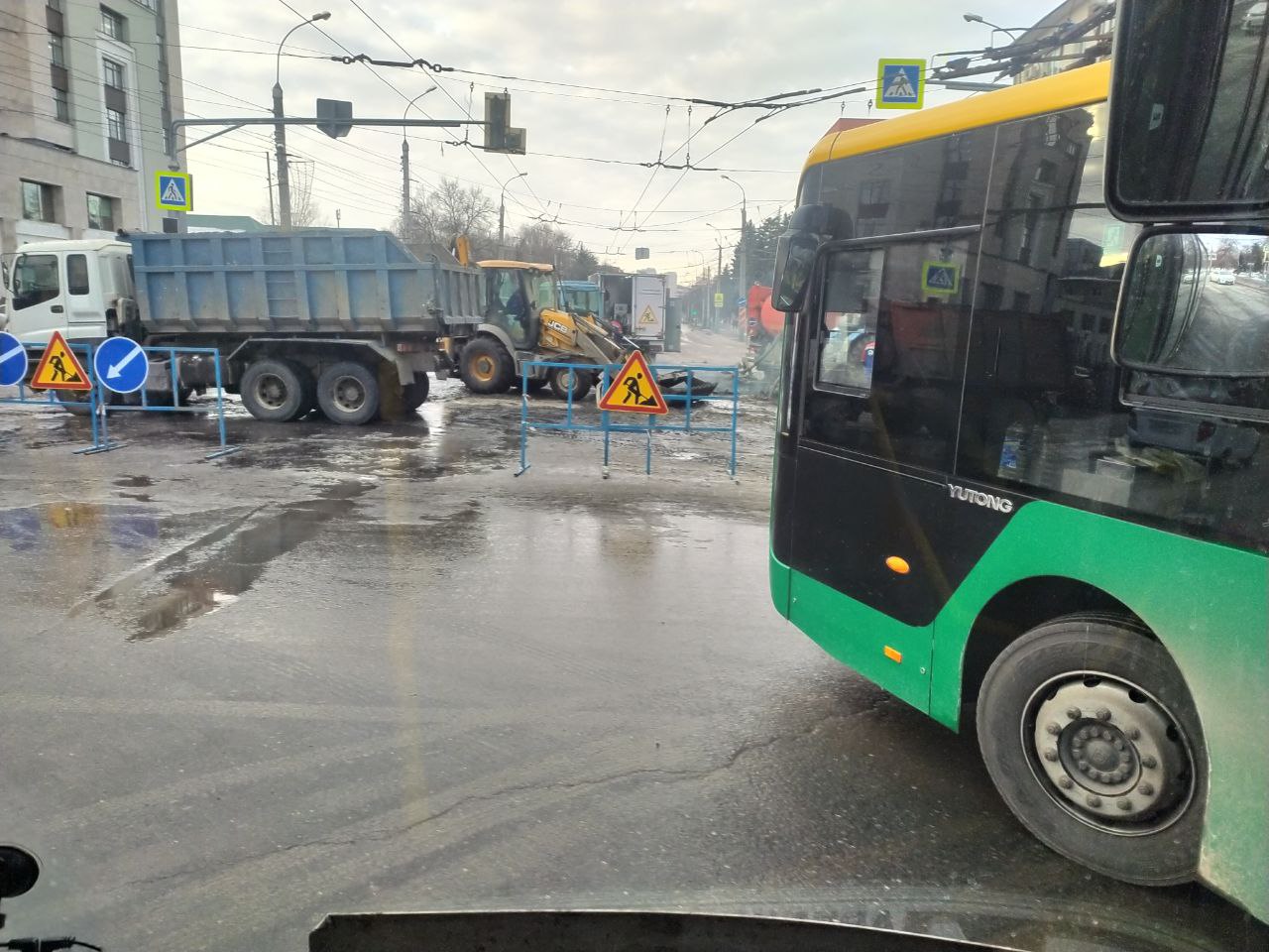 Утечка на перекрестке улиц Суворова и Плеханова Пензе устранена