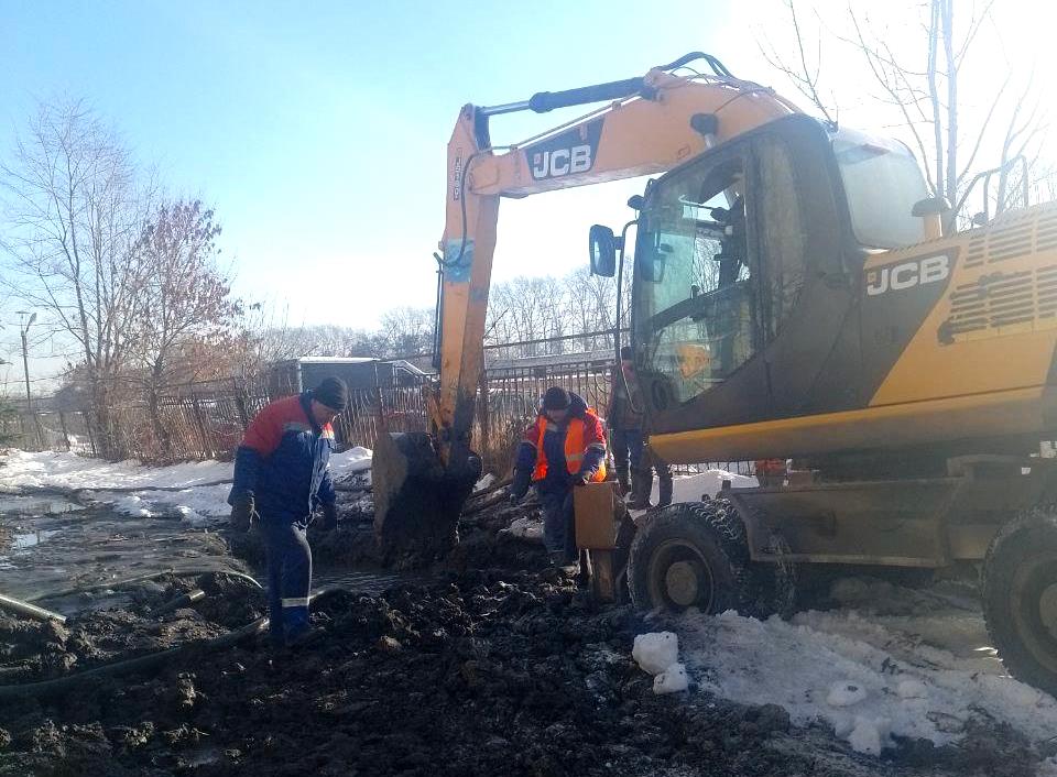 На улице Ладожской в Пензе прорвало водопровод