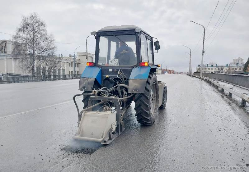 В Пензе начали латать дороги