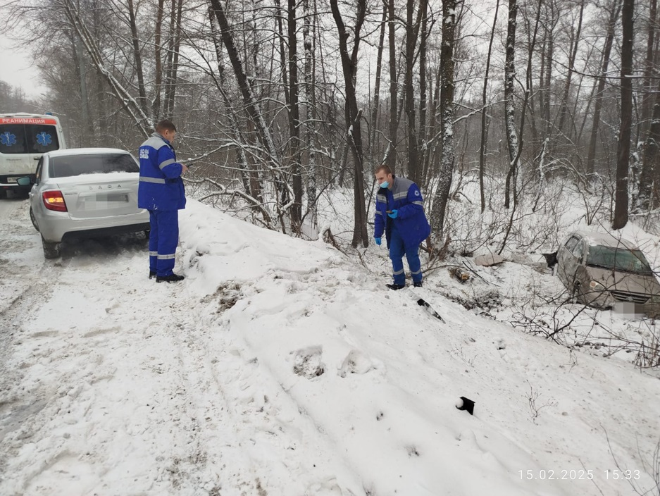 Зареченский росгвардеец вызволил девушку из улетевшего с дороги автомобиля