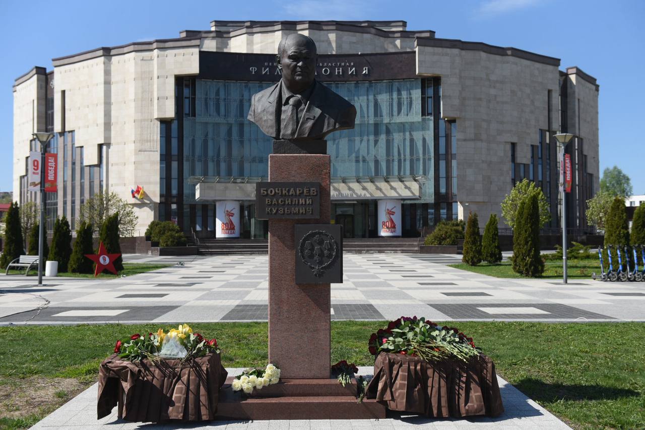 В Пензе почтили память экс-губернатора Василия Бочкарева