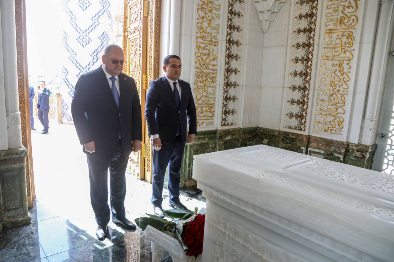 Пензенский губернатор почтил память первого президента Узбекистана