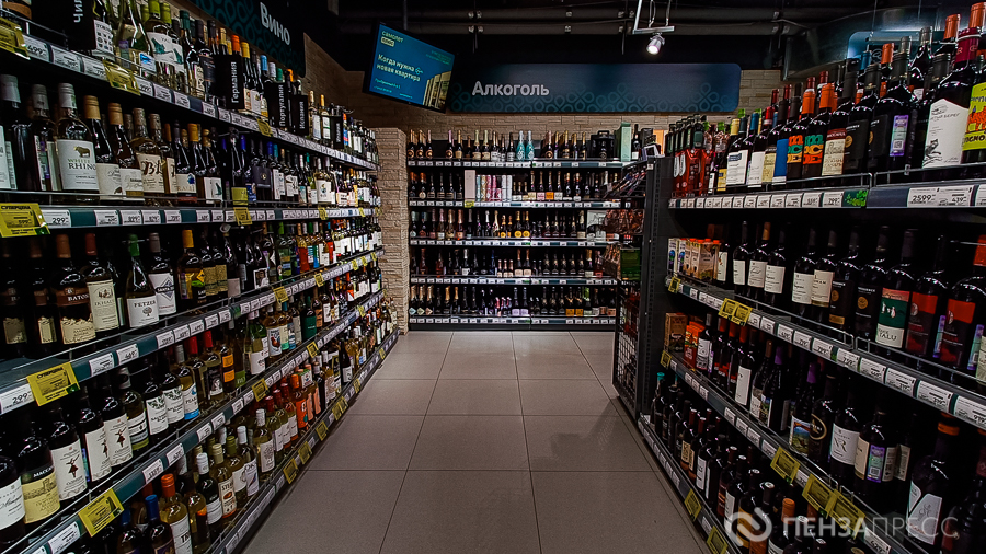 Предпринимателям напомнили о запрете на продажу спиртного в день Последнего звонка