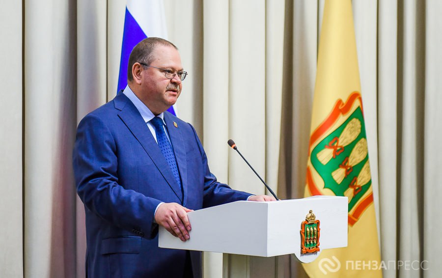 Губернатор Олег Мельниченко поздравил полпреда президента России в ПФО Игоря Комарова с днем рождения