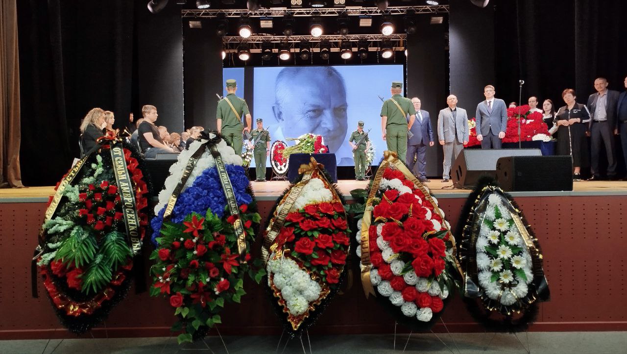 Пензенцы простились с экс-главой регионального минздрава Виктором Лазаревым