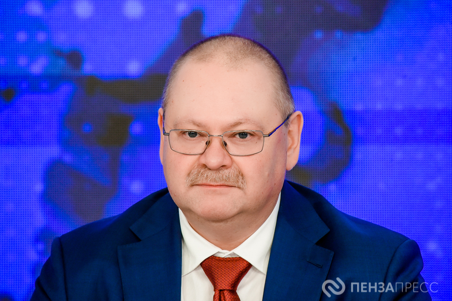 Губернатор Олег Мельниченко поздравил пензенских соцработников с профессиональным праздником