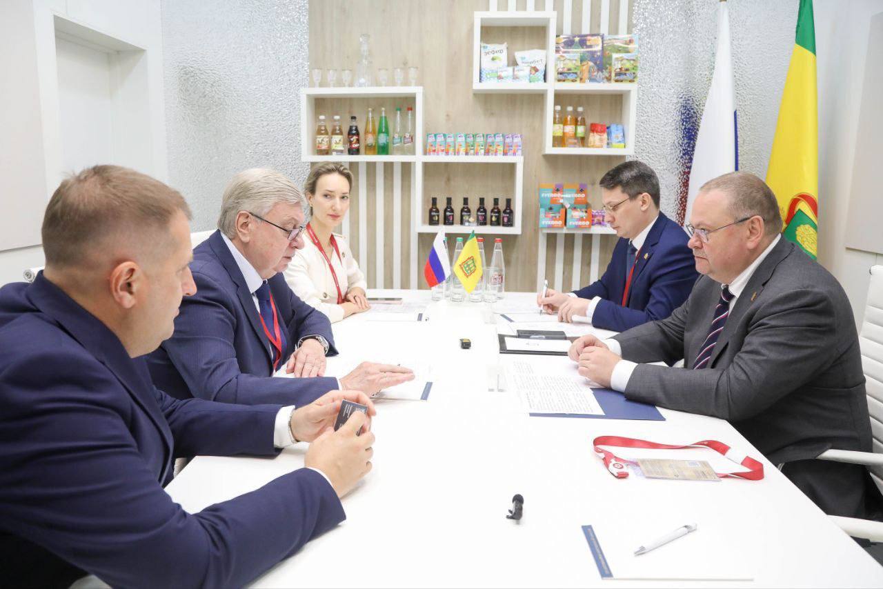 Губернатор Олег Мельниченко и ректор МГИМО обсудили вопросы повышения квалификации госслужащих