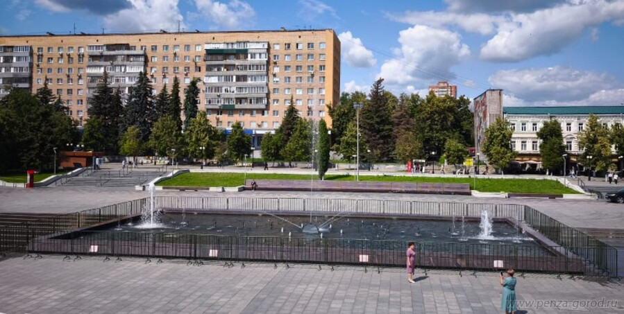У главного фонтана в центре Пензы установили ограждение