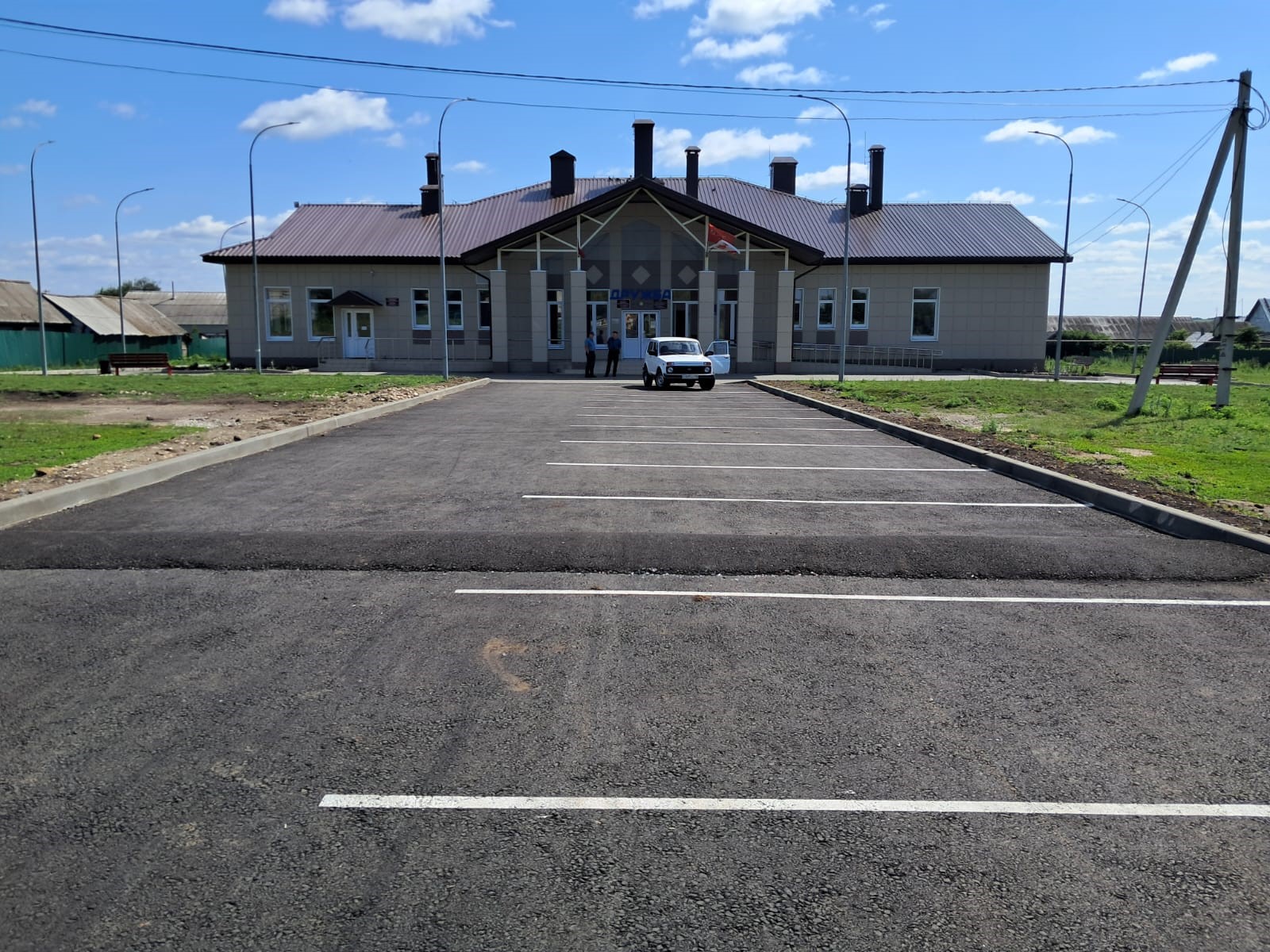 Около дома культуры в Пачелмском районе обустроили парковку