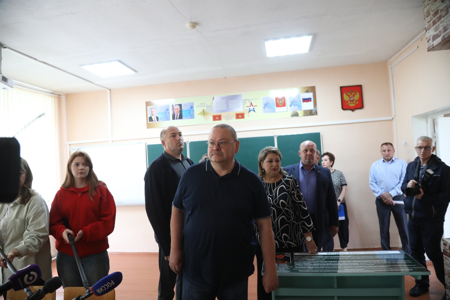 Губернатор Олег Мельниченко осмотрел школу и дороги в селе Неверкино