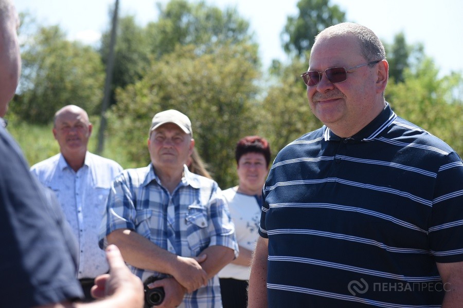 Сельское хозяйство, ремонт моста, благоустройство в спортшколе: губернатор Олег Мельниченко посетил Сосновоборский район