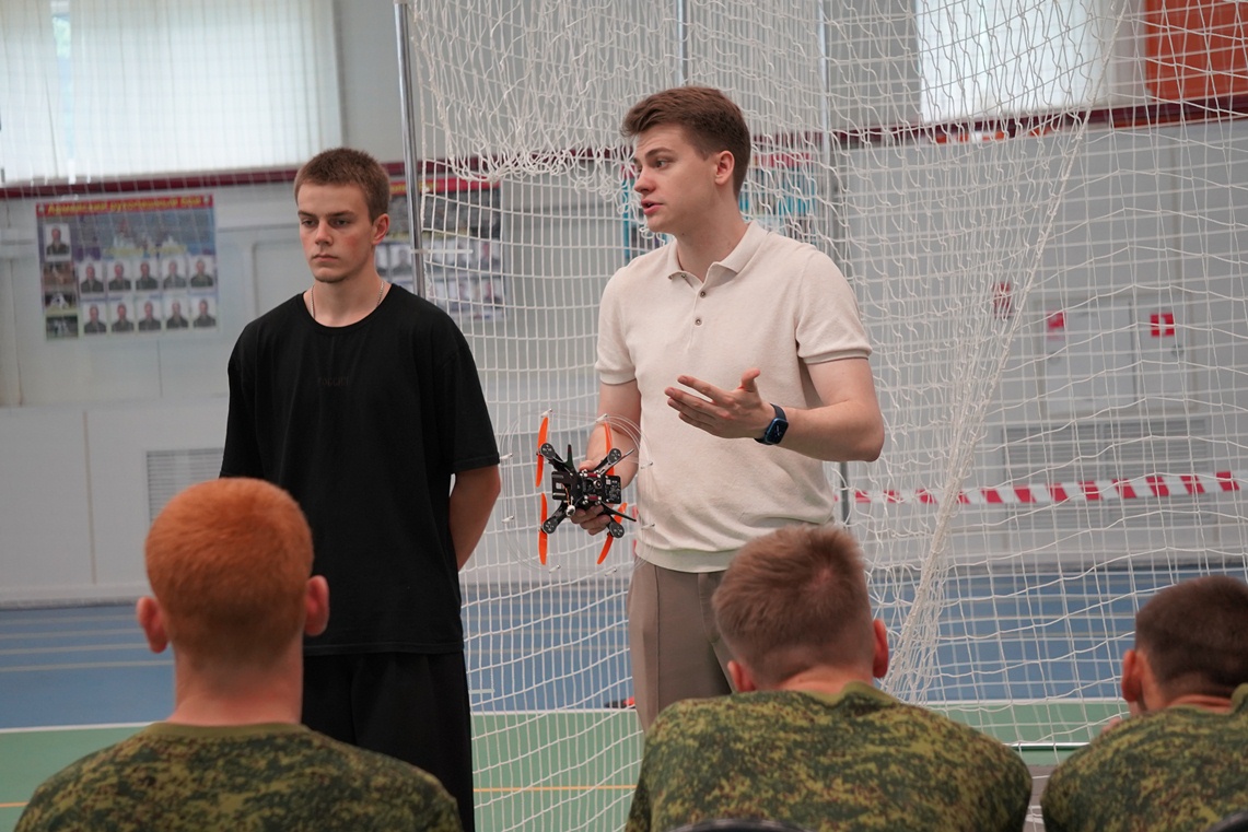 На сборах «Гвардеец» в Пензе прошло занятие по изучению и управлению БПЛА