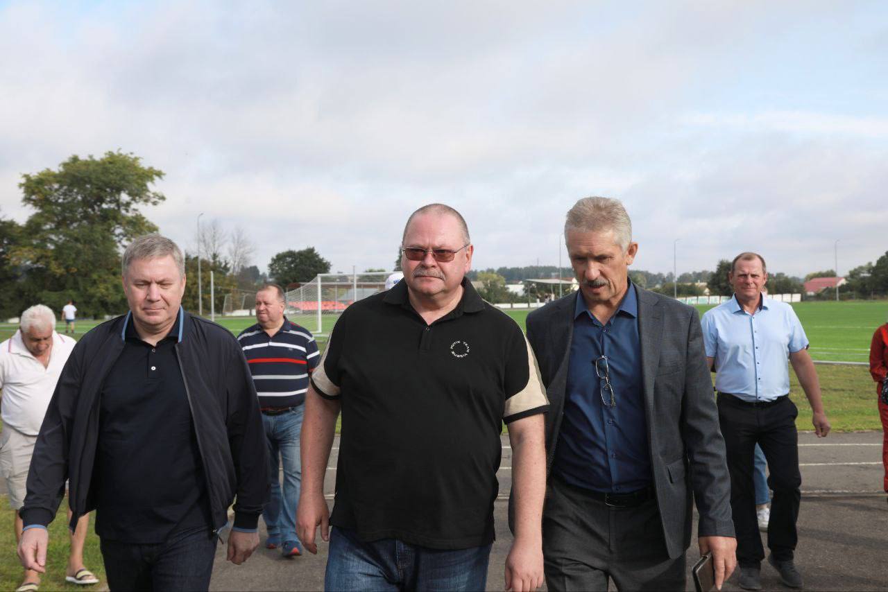 Губернатор Олег Мельниченко осмотрел стадион и музей в Вадинске