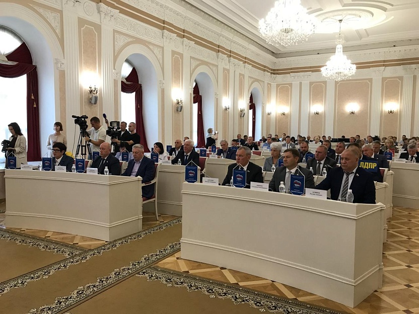 Штрафы за съемку БПЛА, статус многодетной семьи, соцконтракт: в пензенском Заксобрании прошли 29-я сессия
