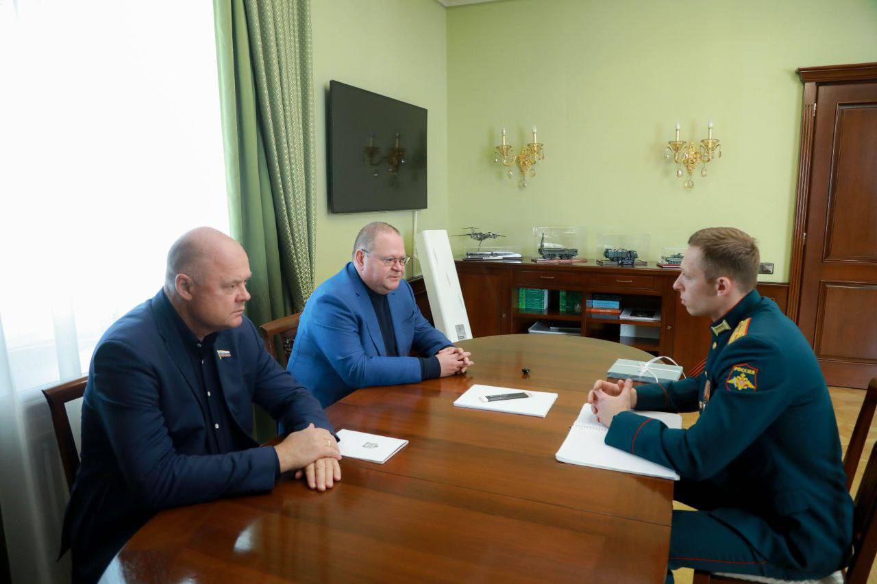 Губернатор Олег Мельниченко встретился с новым депутатом гордумы Даниилом Кошлаковым