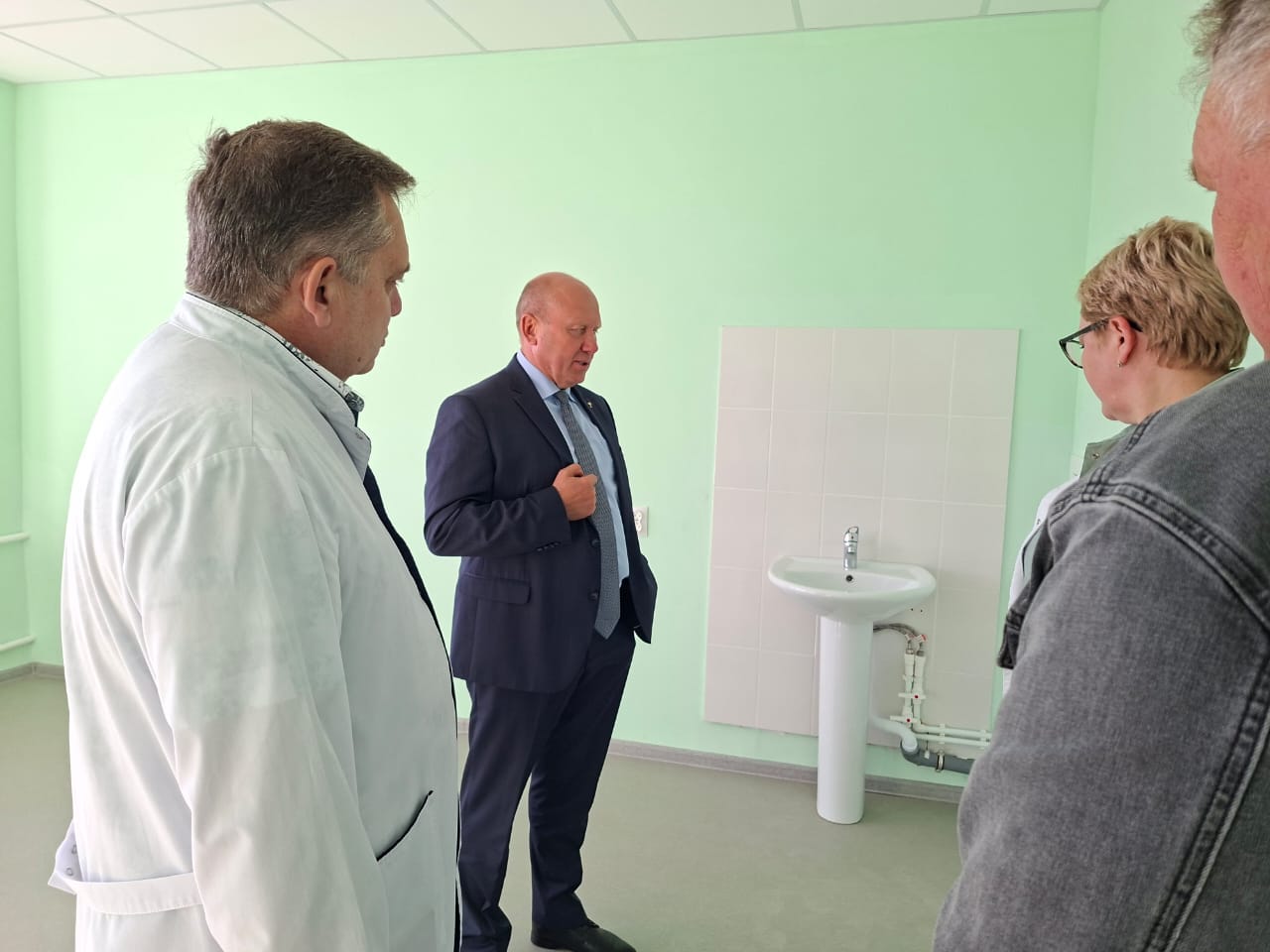 Глава пензенского минздрава проконтролировал ремонт лечебного корпуса Белинской райбольницы