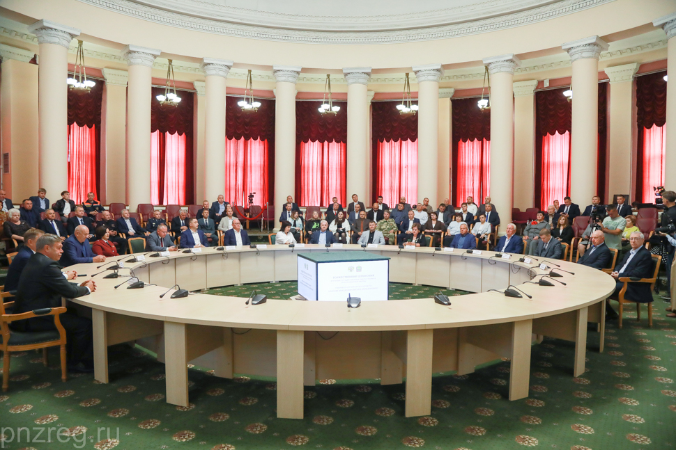 В пензенском правительстве состоялось вручение государственных, ведомственных и региональных наград