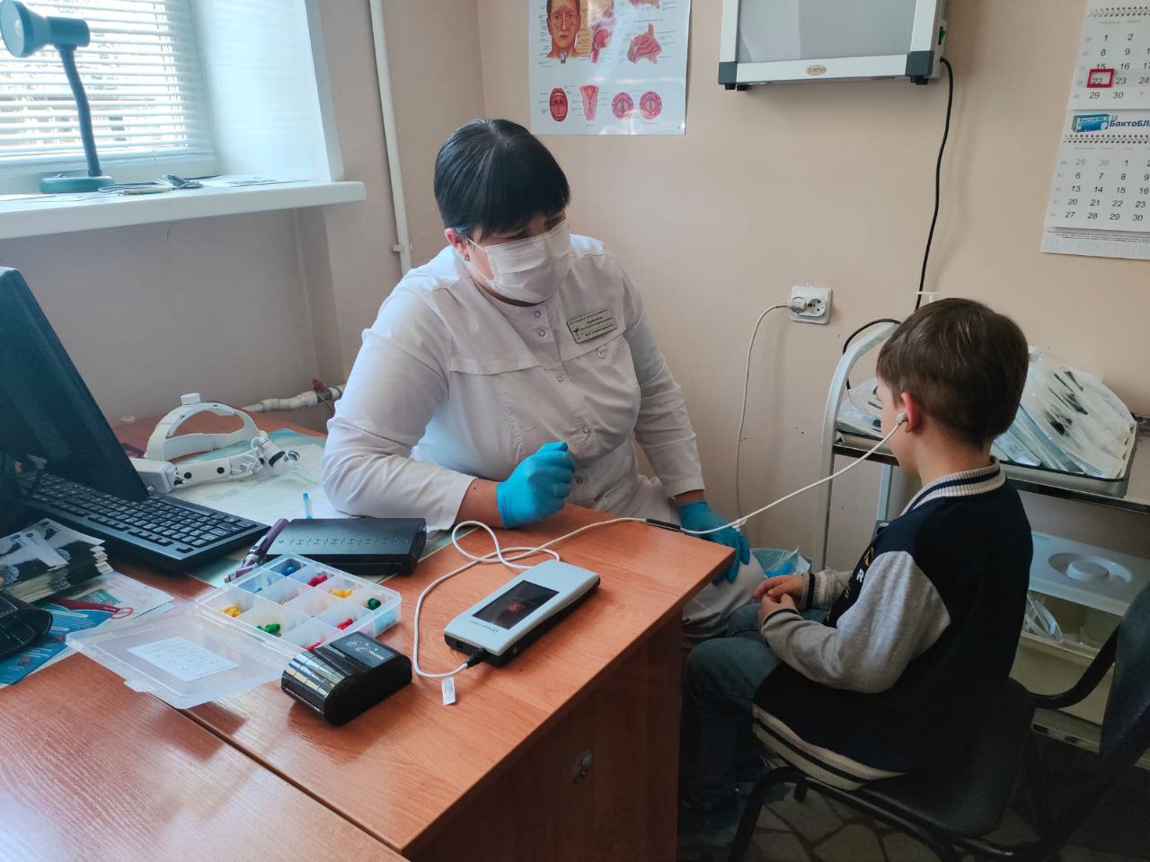 Детская поликлиника в Пензе начала проверять слух на новом аппарате