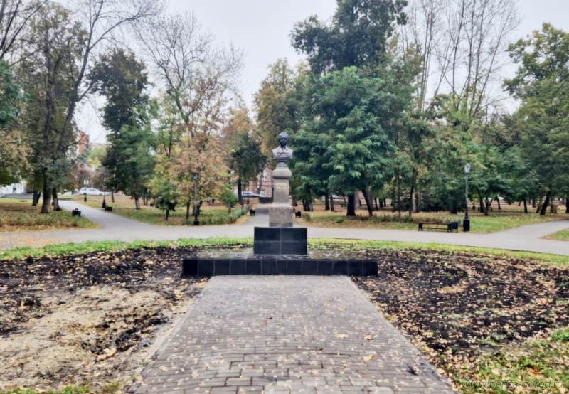 В Пензе завершена реставрация бюста М.Ю. Лермонтова