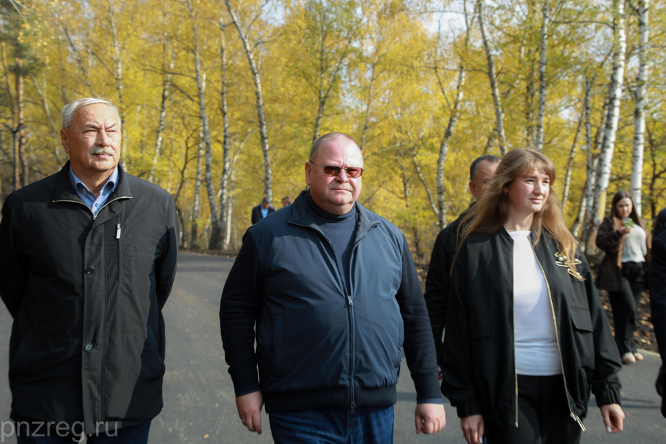 Пензенский губернатор посетил три общественных пространства и школу в Сердобске