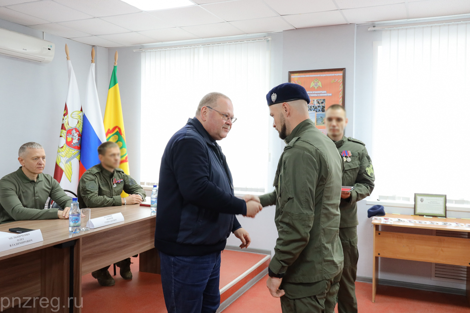 Губернатор Олег Мельниченко наградил бойцов пензенского СОБР Росгвардии
