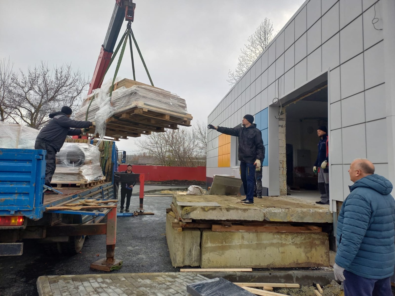 Новая поликлиника в Кузнецке начала получать оборудование