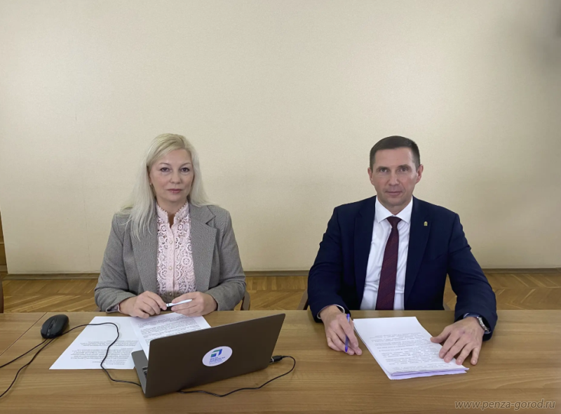 Зимнее содержание дорог, капремонт школ, Новый год: глава Пензы провел прямой эфир