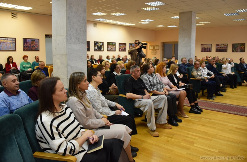 Пензенским предпринимателям рассказали, какими должно быть новогоднее оформление