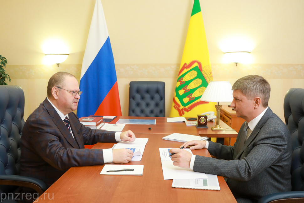 Губернатор Олег Мельниченко встретился с и.о. главы Кузнецка Виктором Агафоновым