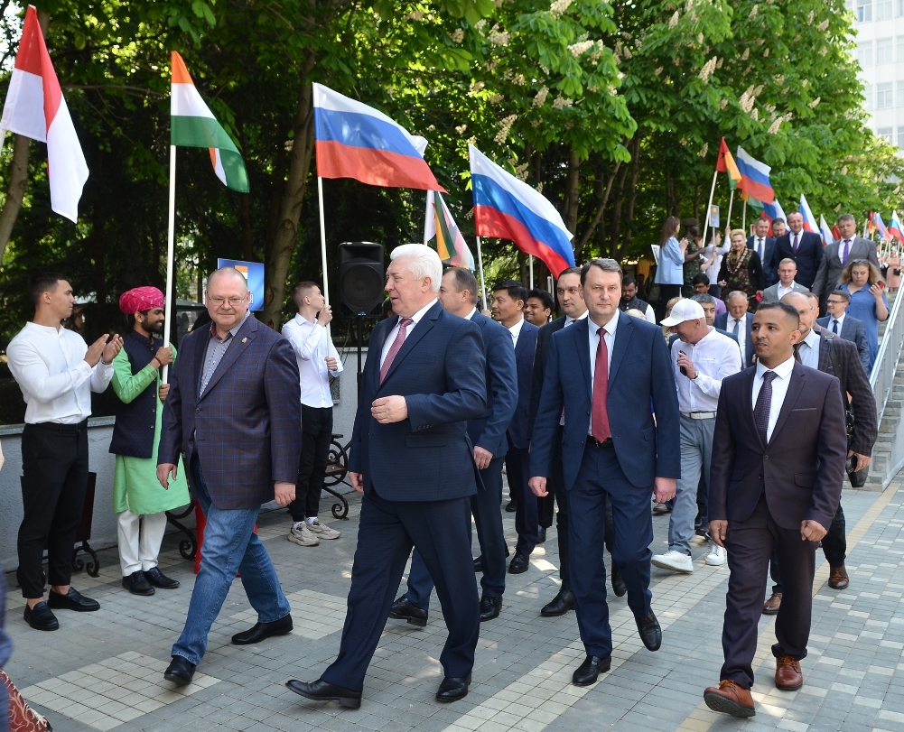 Пензенский губернатор отметил вклад преподавателей вузов в подготовку кадров для экономики