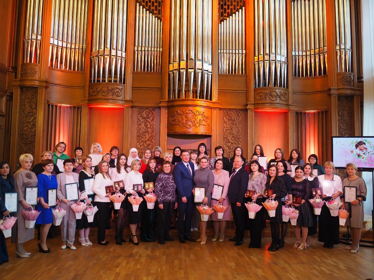 В органном зале Пензенской областной филармонии состоялось вручение медалей «Материнская доблесть»