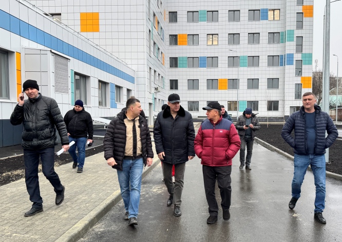 Александр Гришаев провел совещание в новой поликлинике в Кузнецке