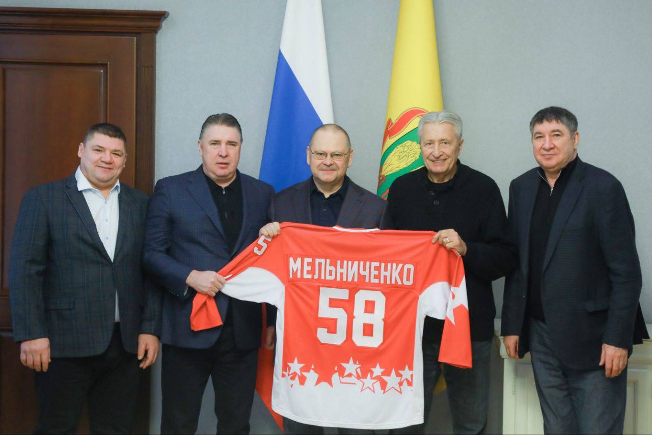 Губернатор Олег Мельниченко пообщался с прибывшими в Пензенскую область легендами советского хоккея