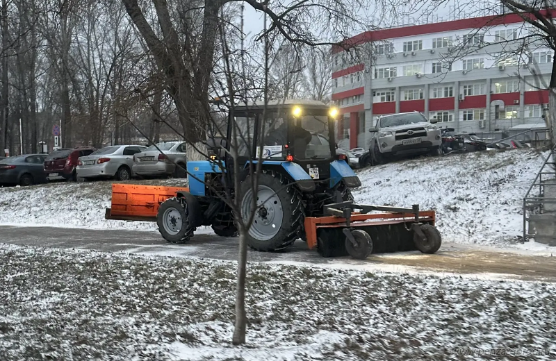В Пензе с последствиями снегопада борются 120 спецмашин