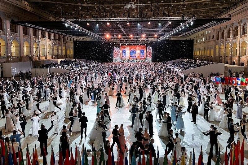 Школьники из Белинского района и Никольска побывали на Кадетском балу в Кремле