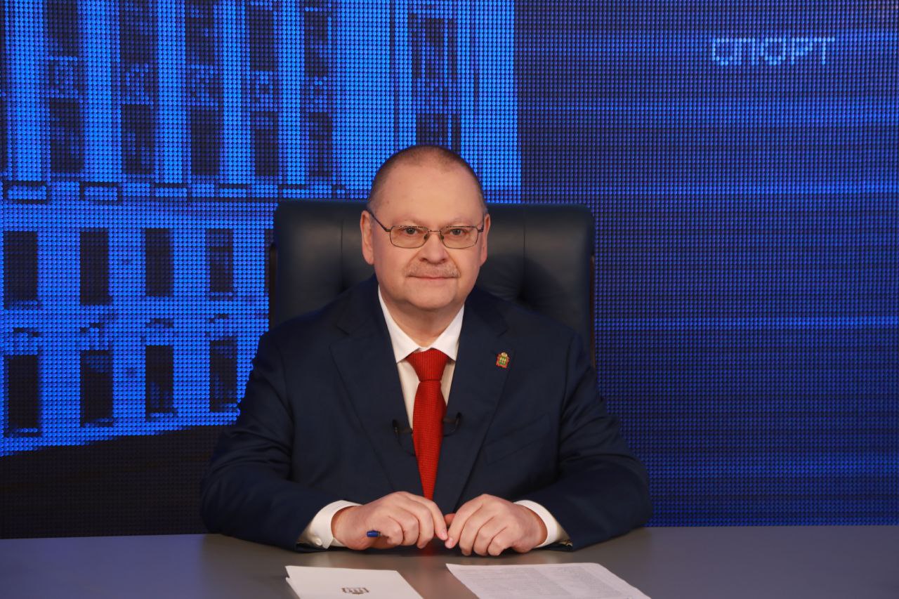 Ветераны СВО, мобильный Интернет, цирк, инфраструктура: губернатор Олег Мельниченко провел прямую линию