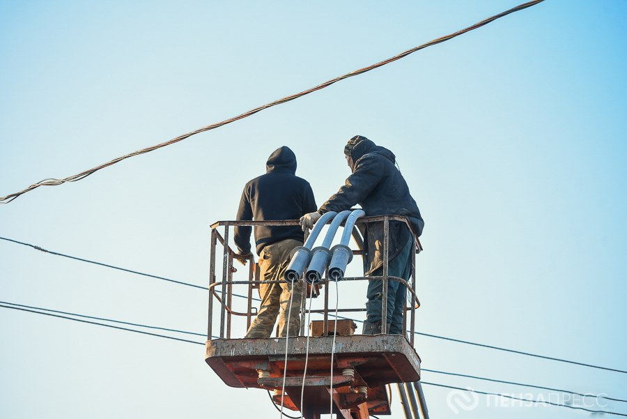 В Пензенской области восстановлено электроснабжение более 95% потребителей, обесточенных в результате непогоды
